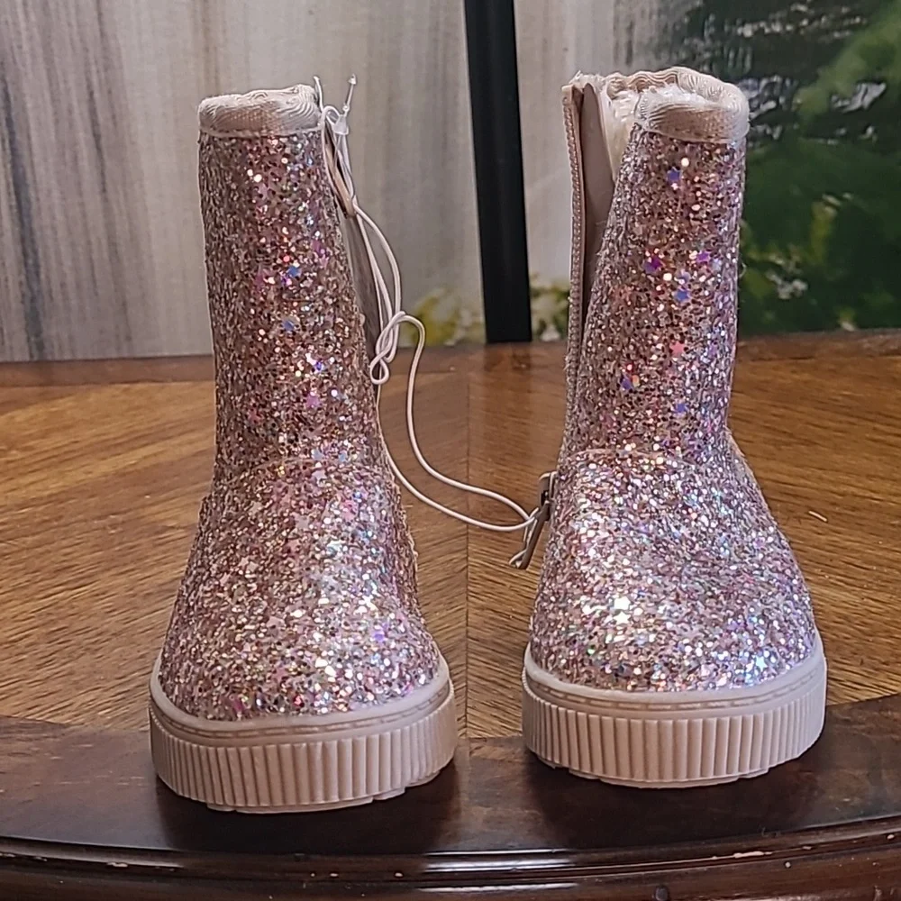 New with tag! Cat & Jack Girls 5 Gold Holland Pip glitter sparkly faux fur boots